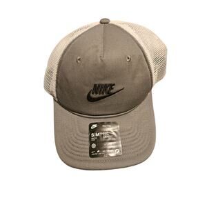 NWT Nike hat, S/M, snapback